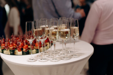 Buffet, glasses of champagne, sparkling wine, sparkling in the sun. Catering, party service. Festive event, welcome drink