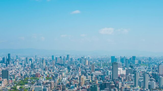 大阪市街地の街並みと晴れた青空のタイムラプス【ズームアウト】