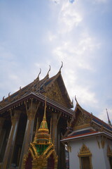 Naklejka premium splendid gabled roof of Thai temple