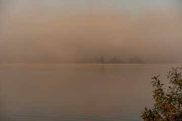 Obraz na płótnie Canvas morning mist on the lake