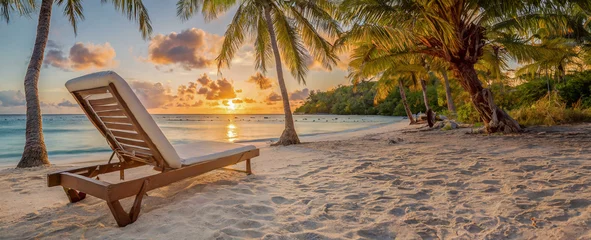 Poster Chaise longue sur une plage déserte tropicale sans personne avec un coucher de soleil. © ODIN Daniel
