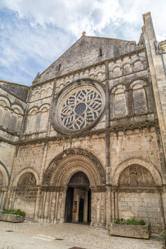 Fa&ccedil;ade de l'&eacute;glise Saint-L&eacute;ger de Cognac, Charente-Maritime