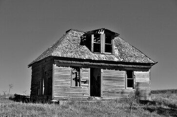 old abandoned farm house in black and white