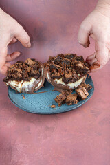 Spoon Easter egg with Brazilian truffle filling and brownie topping_12.