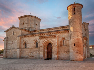 Fototapeta na wymiar Church of San Martín de Tours, Fromista, romanesque style, 11th century and has been the spiritual rest of the pilgrims on the route of Santiago, way of Saint James, Palencia, Spain