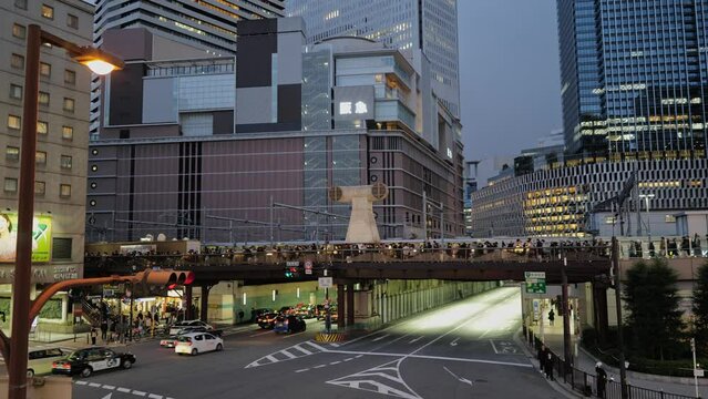 大阪梅田、阪急前歩道橋
