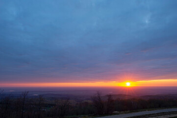 Obraz premium beautiful sunrise on the autumn lake