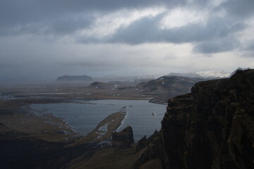 THE ENDLESS BLACK BEACH - ICELAND RUGGED LANDSCAPE