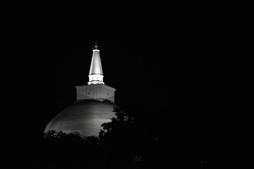 Ruwanwelisaya at night, Anuradhapura, Sri Lanka. - obrazy, fototapety, plakaty