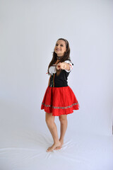 Empregada camponesa anúncia oktoberfest, tradicional festa alemã 