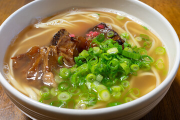 日本の一般家庭のとても美味しい天ぷらうどん