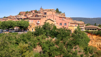 Fototapeta na wymiar Views from the village of Roussillon in France