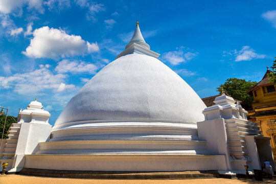 Kelaniya Raja Maha Viharaya temple