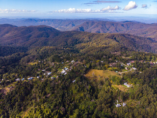 Fototapeta premium aerial panorama of d'aguilar national park near brisbane in queensland, australia; aerial view of rainforest in the mountains