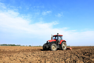 In spring, farmers use farm machinery to grow peanuts