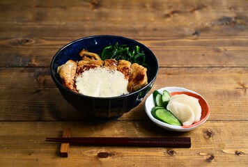 豚マヨチーズソース丼