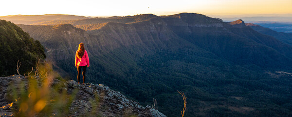 beautiful hiker girl enjoying sunset over unique, folded mountains in south east queensland, australia; main range national park near brisbane, bare rock lookout - obrazy, fototapety, plakaty