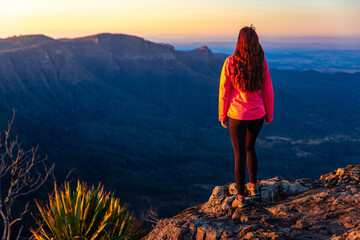 beautiful hiker girl enjoying sunset over unique, folded mountains in south east queensland, australia; main range national park near brisbane, bare rock lookout - obrazy, fototapety, plakaty