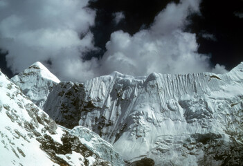 Fototapeta na wymiar High peaks and glaciers