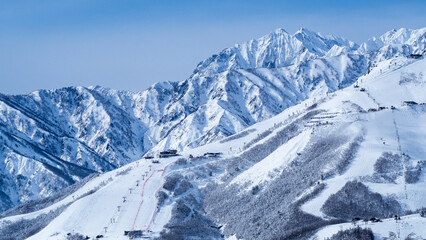 冬の白馬村　冠雪した北アルプス © RATM