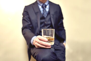 スーツの男性