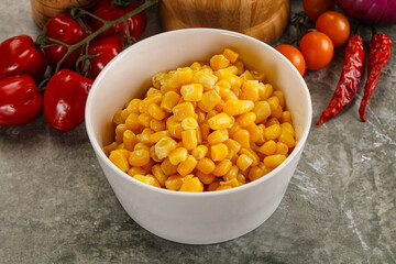 Sweet canned ripe corn grain