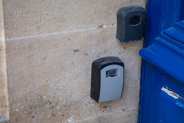 keybox private door wooden classic gate protect keys in box in home door rental facade rent