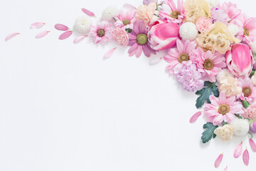 Fototapeta na wymiar frame of flowers on white background