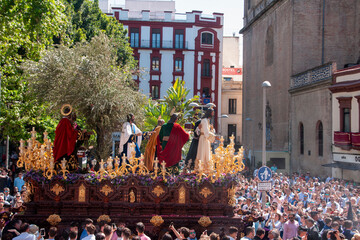 Fototapeta premium paso de misterio de la hermandad del beso de Judas, semana santa de Sevilla