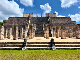 Chichén Itzá in Yucatan (Mexiko) - obrazy, fototapety, plakaty