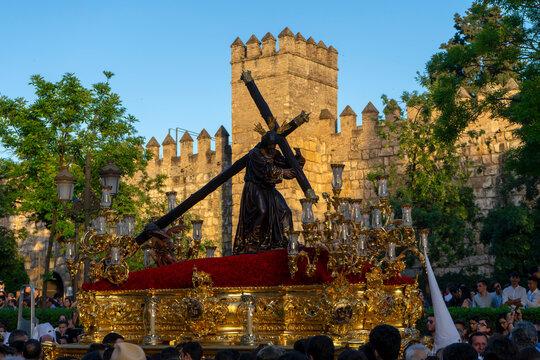 estación de penitencia de nuestro Padre Jesús de la salud de la hermandad de la candelaria, semana santa de Sevilla	