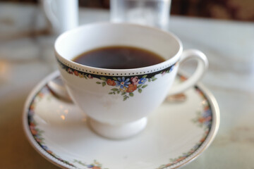レトロな喫茶店のコーヒーカップ