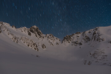 幻想的な冬山の景色