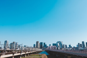 Fototapeta premium 線路が見える街並み