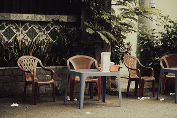 Working hard in business, there are people who are prosperous, but there are also people who comfort themselves with the fact that... they don't have the time. If you walk around the old car street at