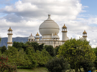 Fototapeta na wymiar Replica of the Indian Taj Mahal, in Jaime Duque Park, Tocancipa Biopark Wakata, Colombia