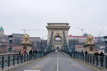 Photo sur Plexiglas Széchenyi lánchíd Iconic Szechenyi Chain Bridge in Budapest Hungary. Bridge on the Danube River between Buda and Pest 