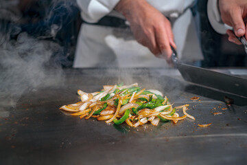 【#鉄板焼】野菜炒めを作るシェフの手元