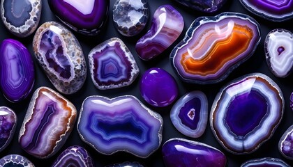 Obraz na płótnie Canvas Striped purple agate stones and geodes 