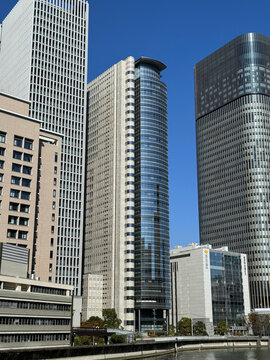 中之島三井ビルディング（写真中央。大阪市北区中之島。テナントとして東レ大阪本社、椿本チエインなど）