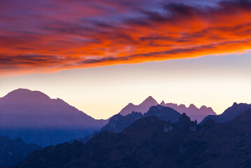 Fototapeta premium Mountains on sunset