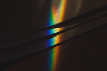 Effetto prisma o spettro elettromagnetico. visuale macro di un raggio di luce che crea l'effetto...