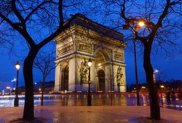 The Triumphal Arch in rainy evening, Paris, France. - 750131125