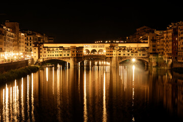 Fototapeta na wymiar The view of Ponte Vecchio at night in Firenze