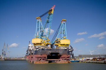 Fototapeta na wymiar Platform in the port