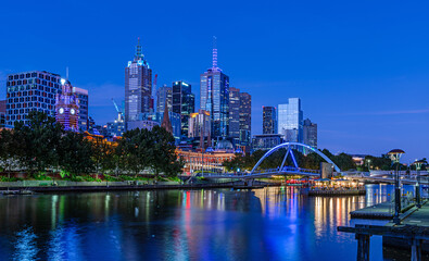 Fototapeta na wymiar Melbourne city skyline at night