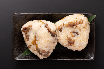 牛肉とゴボウのおにぎり