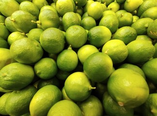 lemons at the market, limones  en el mercado