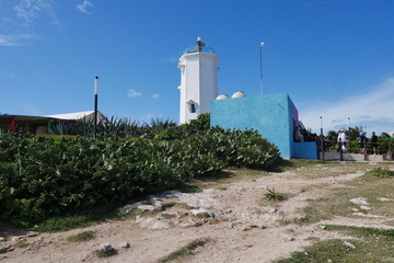 Fototapeta na wymiar Leuchtturm auf Isla Mujeres bei Cancún Mexiko