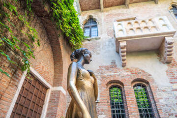 Bronze statue of Juliet and balcony by Juliet house, Verona in Italy - 750377761